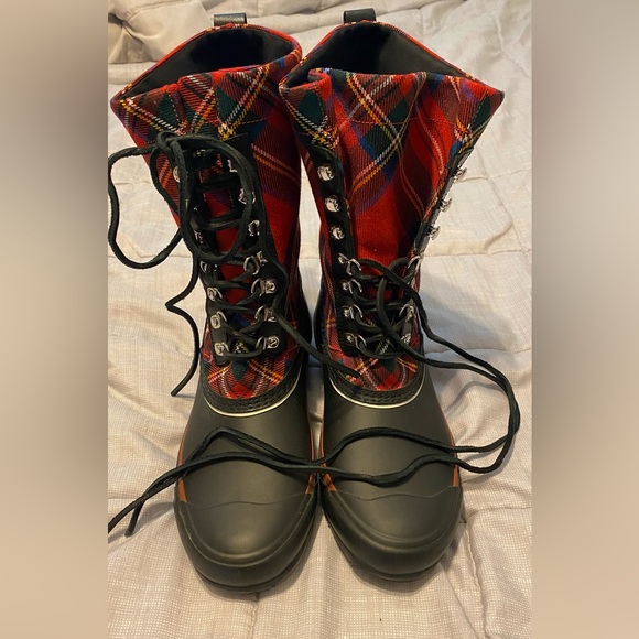 Burberry boots - Picture 2 of 6